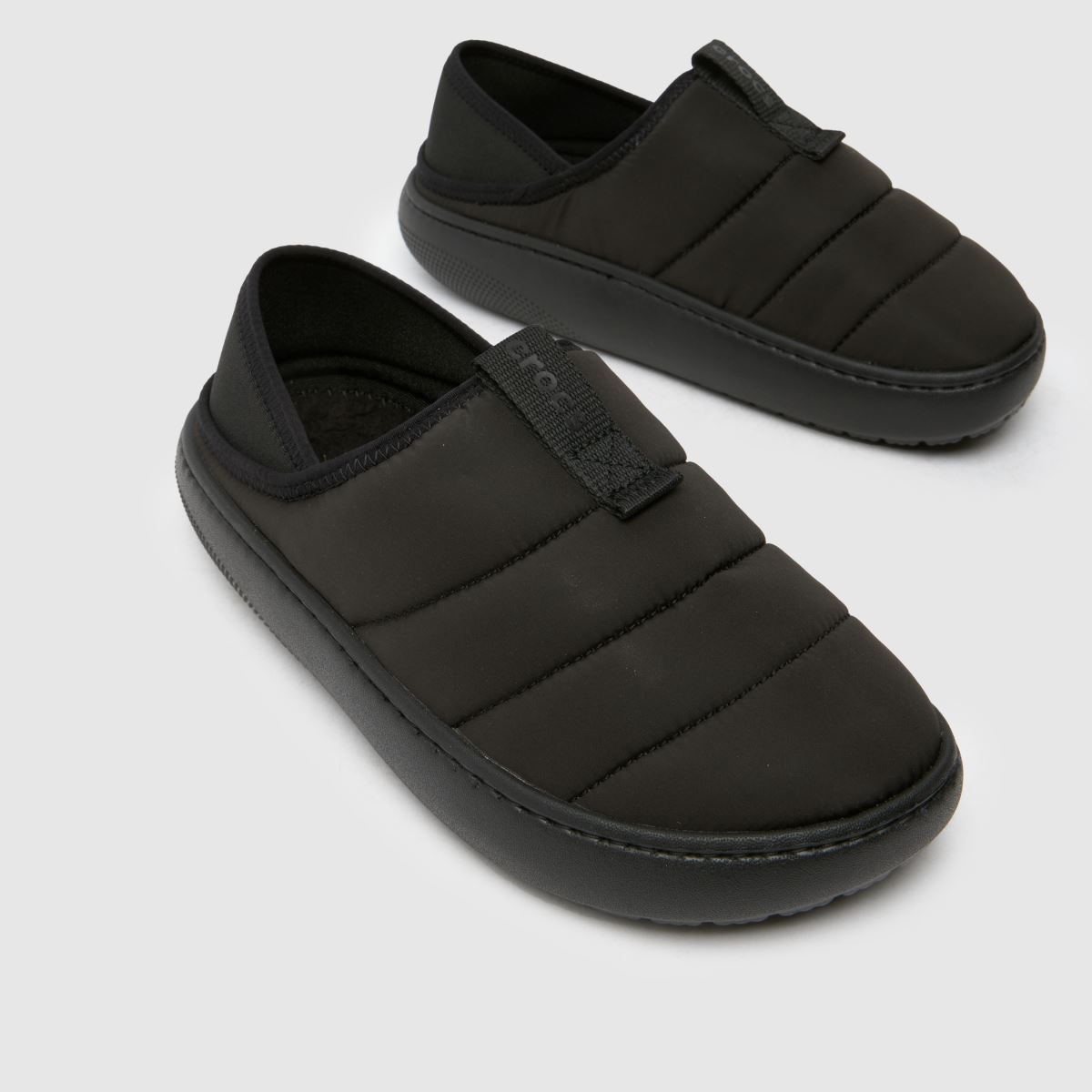 Crocs – Svarta puff-sandaler med mockamotiv