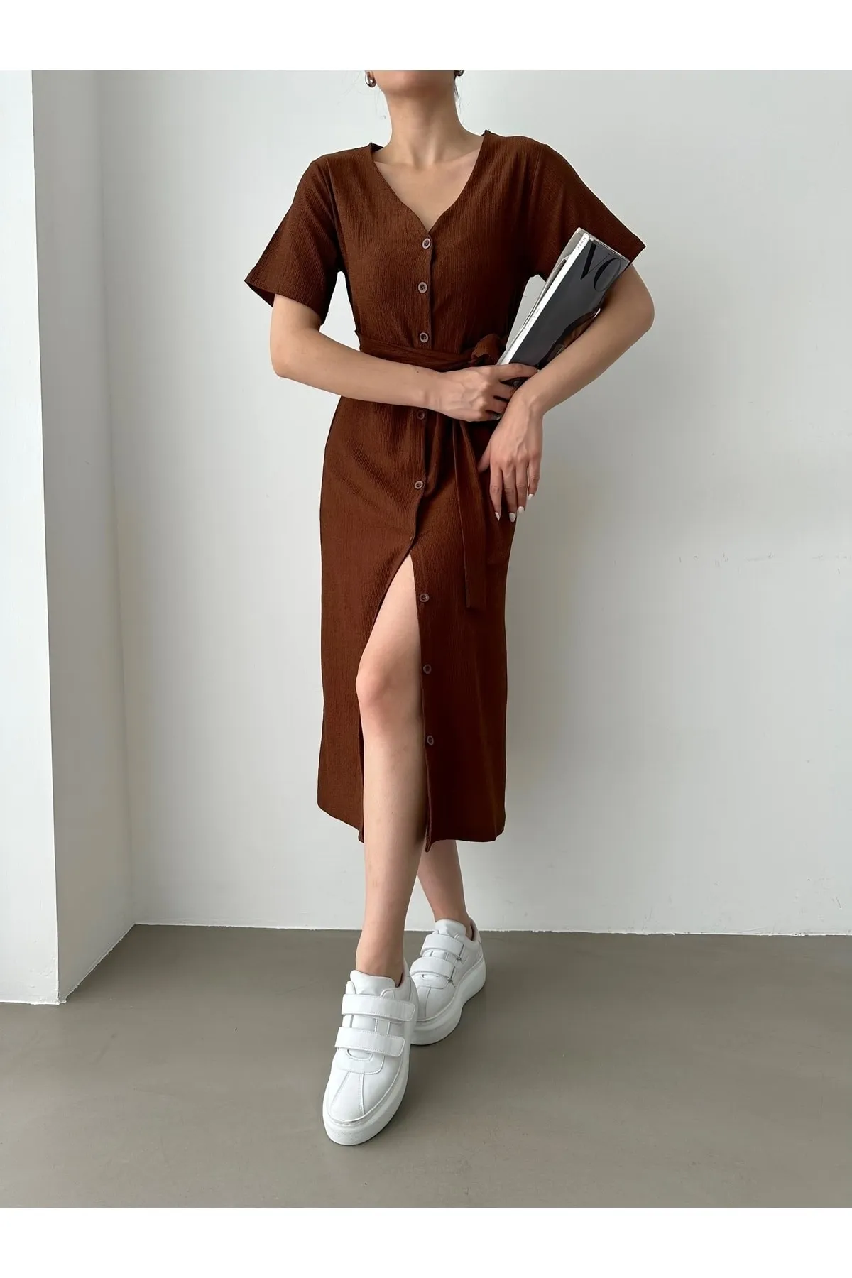 BEJNA  Braunes Damenkleid - vorne geknöpft
