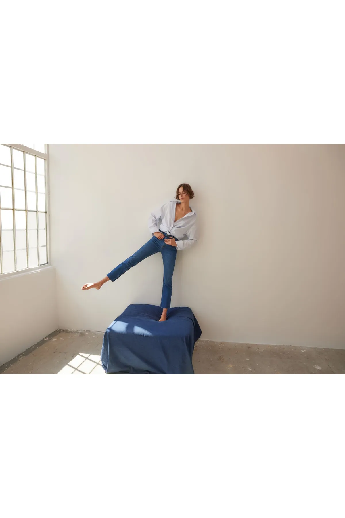 Trendyol Collection  Blaue, nachhaltigere Bootcut-Jeans mit hoher Taille TWOAW23JE00351