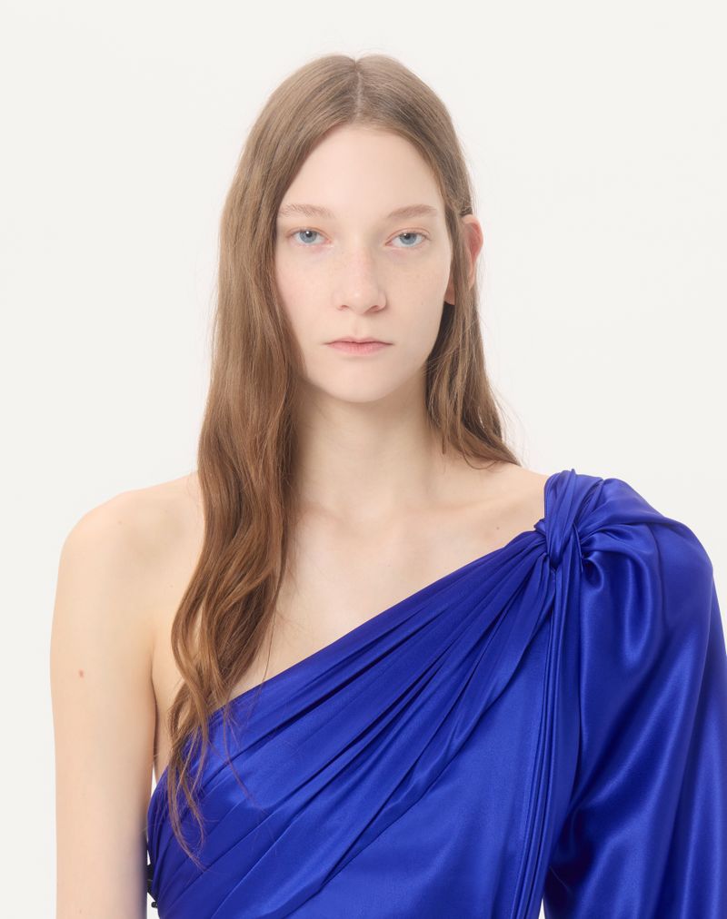Robe en crêpe satin