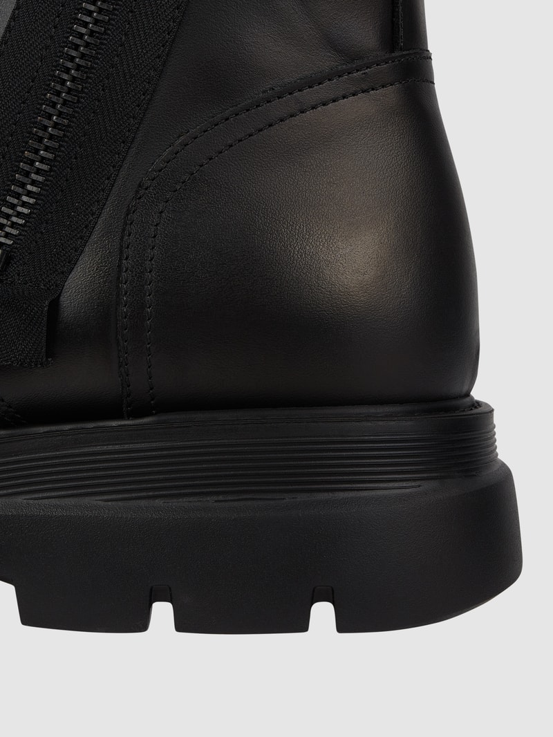 Boots in Leder-Optik in schwarz