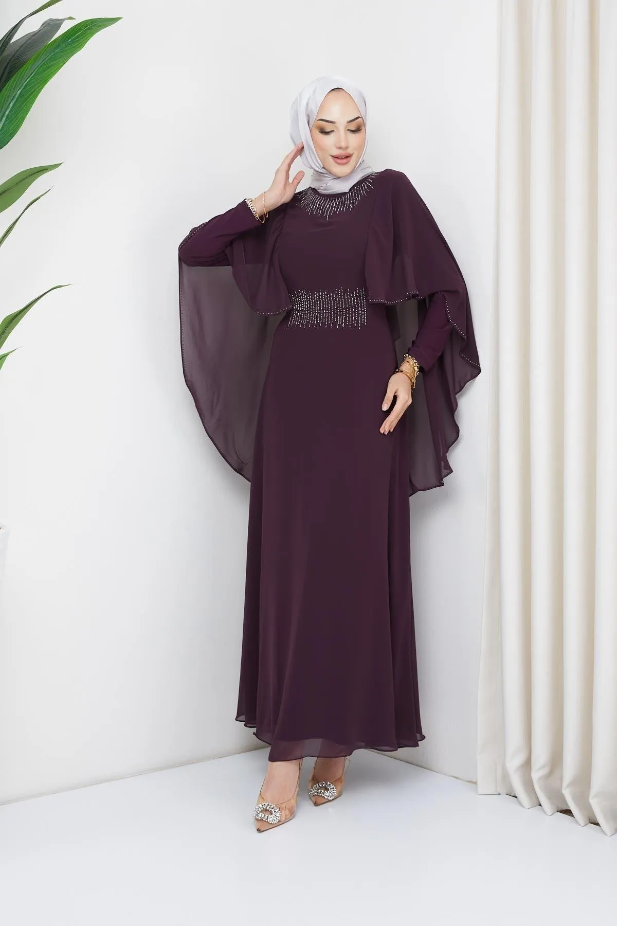 Olcay  Stein- und Cape-detailliertes Chiffon-Hijab-Abendkleid DAM 1650