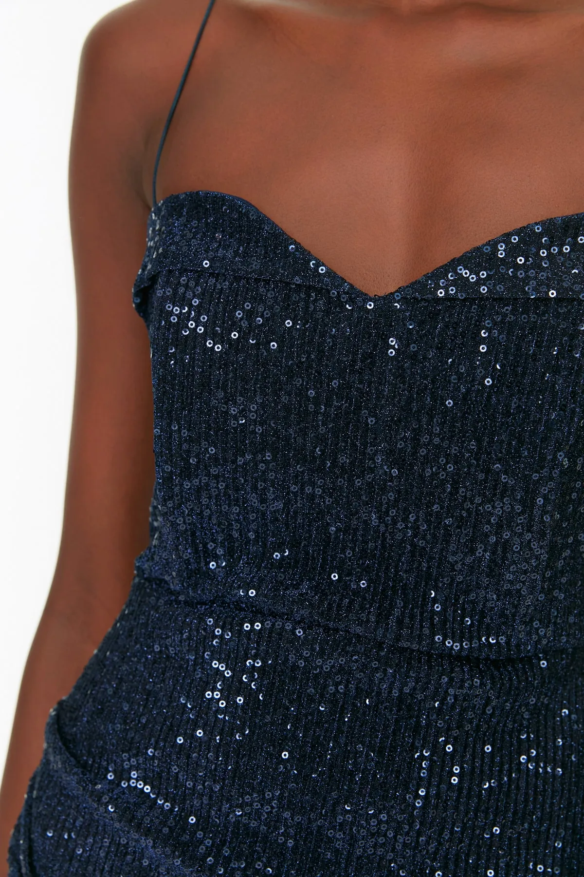 Trendyol Collection  Marineblaues, figurbetontes, gefüttertes Abendkleid mit glänzenden Pailletten TPRSS22EL2889
