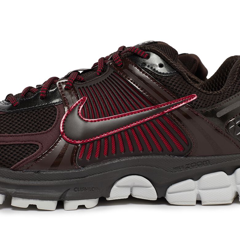 NIKE Zoom Vomero 5 