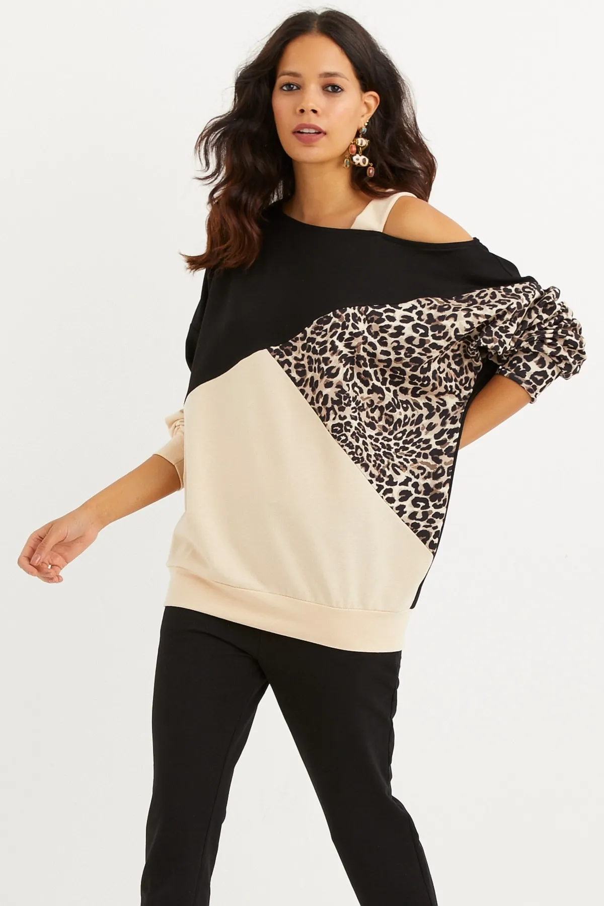 Cool & Sexy  Damen-Sweatshirt mit Leopardenmuster und einer Schulter, Kamel-Schwarz, Blockfarben, BK231066