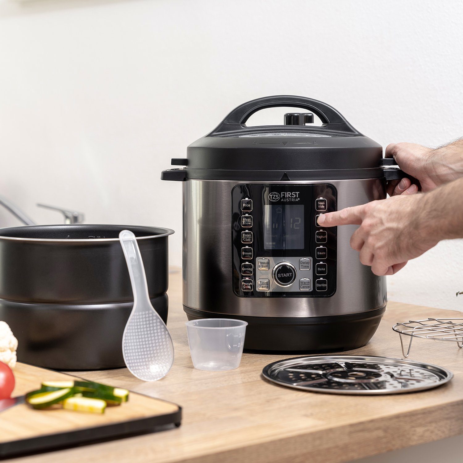 TZS FIRST AUSTRIA Dampfgartopf Druckkochtopf elektrisch 6L, Multikocher, 12 Programme, Reiskocher, Schnellkochtopf, Dampfgarer mit Warmhaltefunktion, Grau-Schwarz