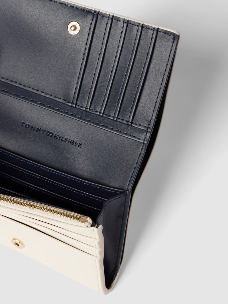 Portemonnaie mit Label-Detail in sand