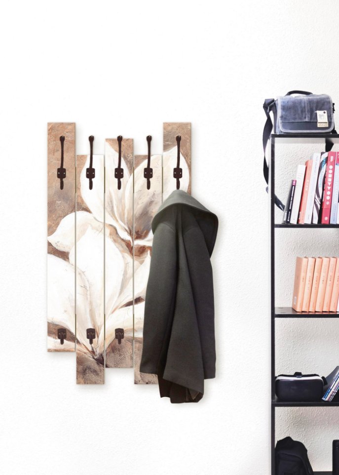 Wandgarderobe mit Magnolien