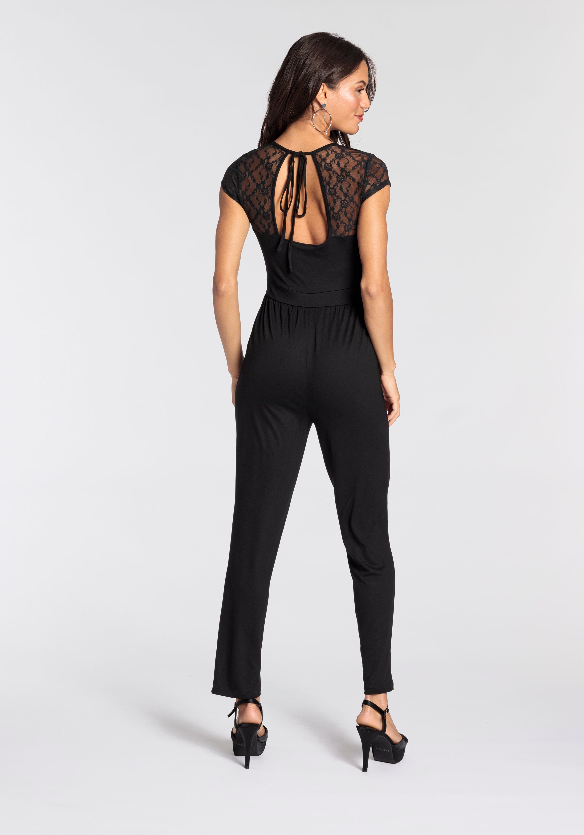 Melrose Overall mit eleganten Spitzen-Details - NEUE KOLLEKTION