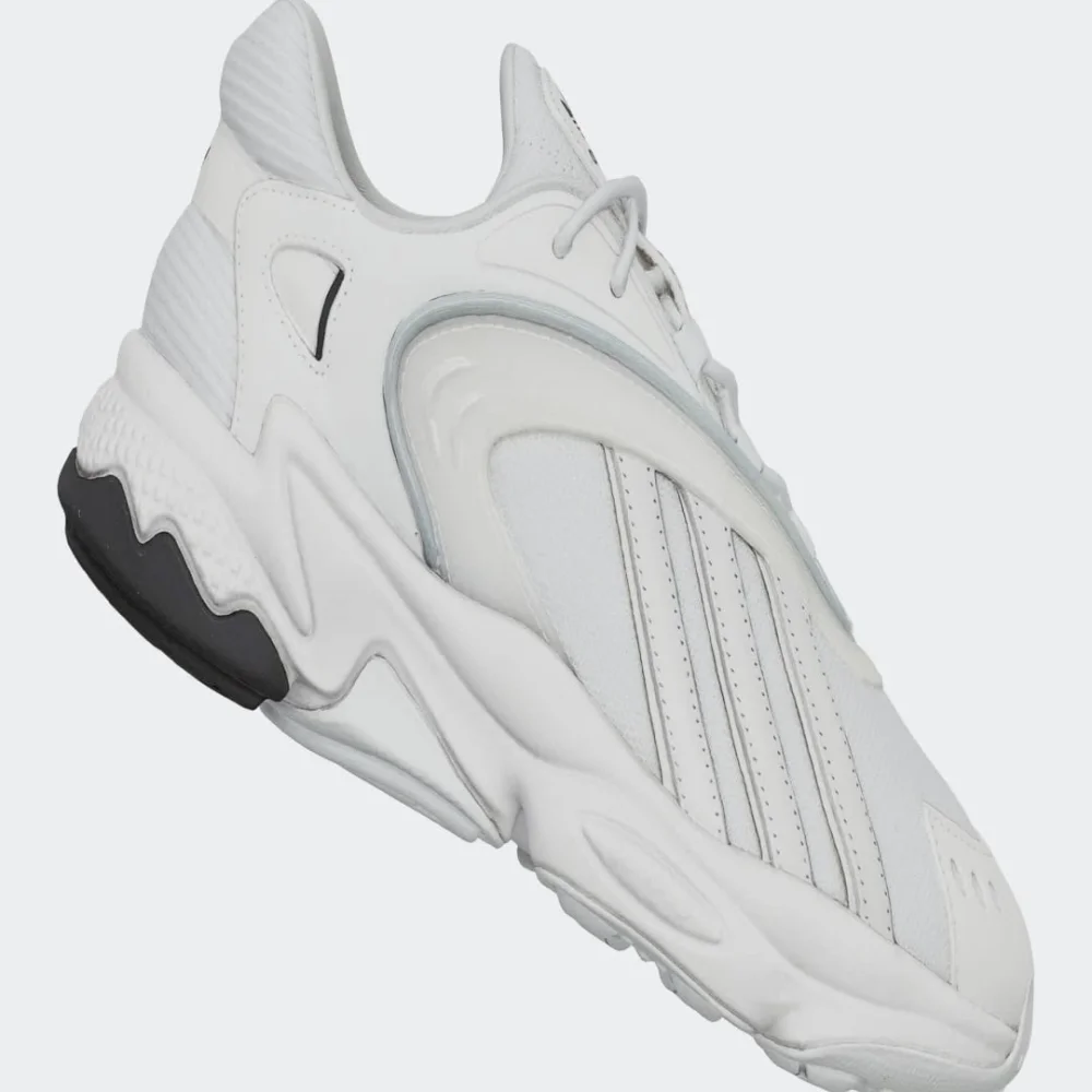 adidas Oztral HP6568 / weiss