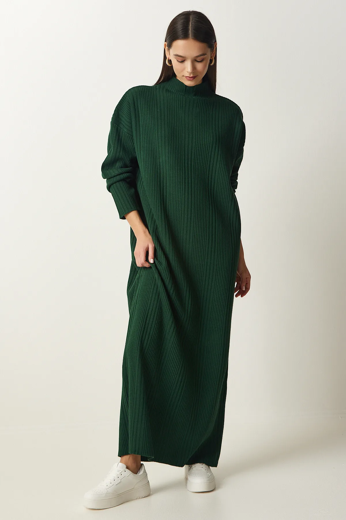 Happiness İstanbul  Dunkelgrünes Oversize-Strickkleid mit hohem Kragen für Damen XN00001