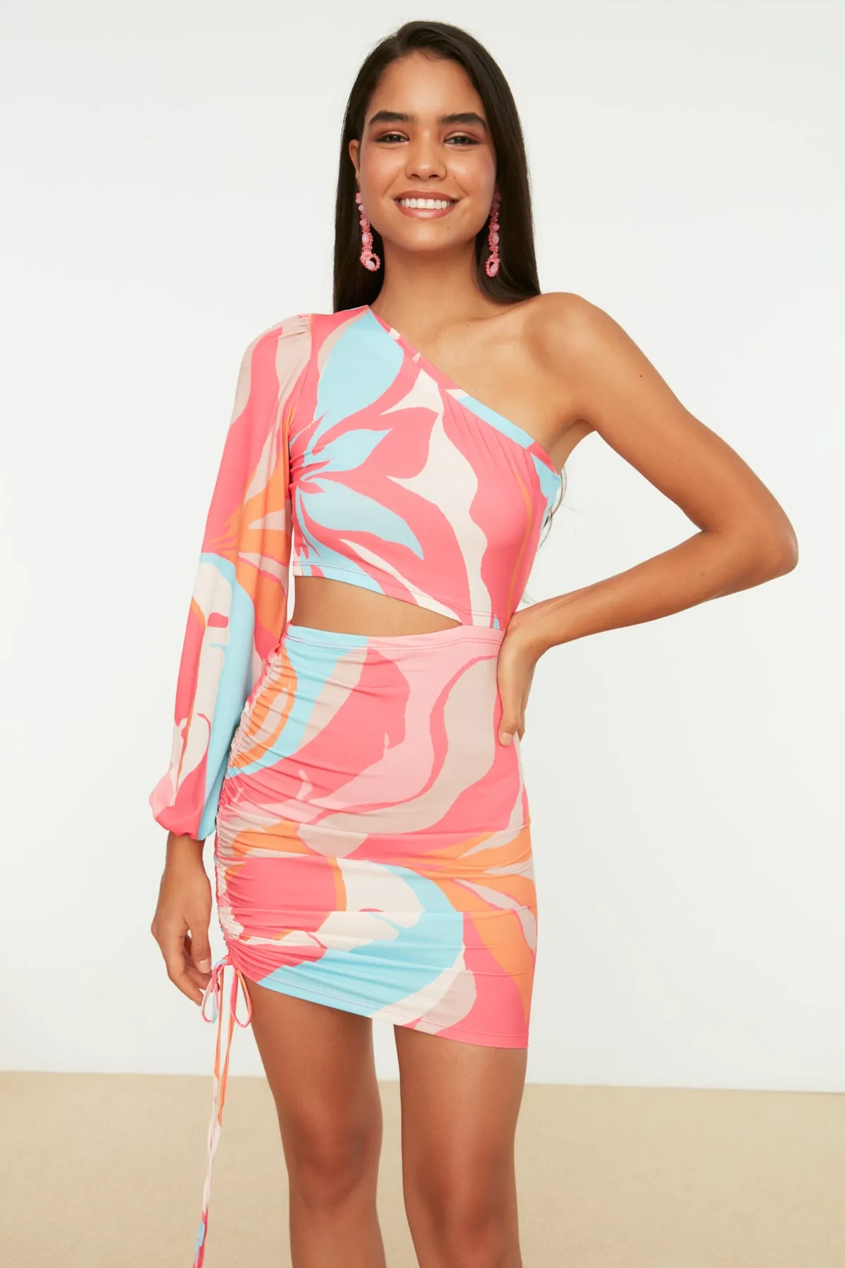 Trendyol Collection  Mehrfarbiges, figurbetontes, gestricktes Abendkleid mit Fenster/Ausschnitten und Ausschnitten TPRSS21EL0179