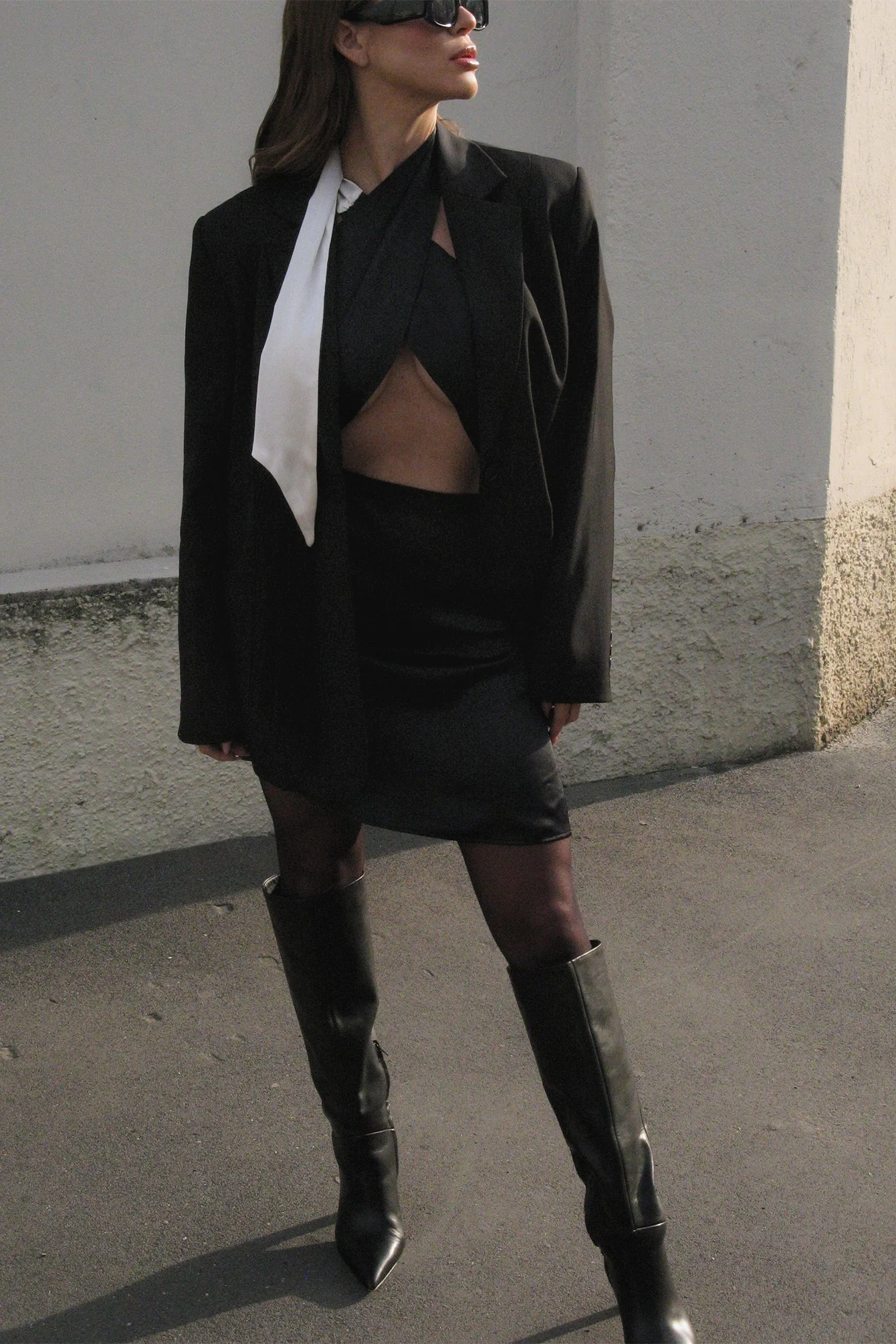 Satinkleid mit Twist-Detail