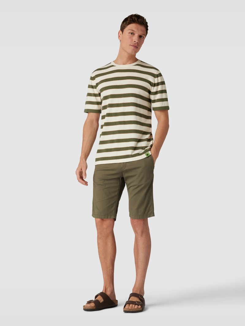 Slim Fit Bermudas mit französischen Eingrifftaschen in olivgrün