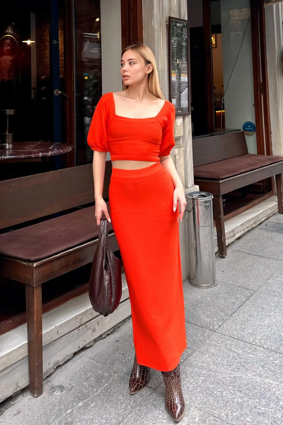 Swist  Orangefarbenes Madonna-Kragen-Strick-Crop-Rock-Strickwaren-Bottom-Top-Set für Damen