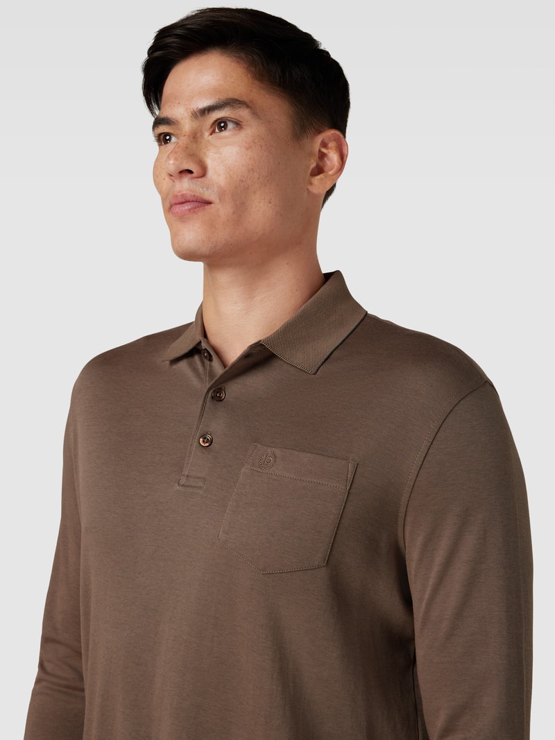 Poloshirt mit Brusttasche in taupe