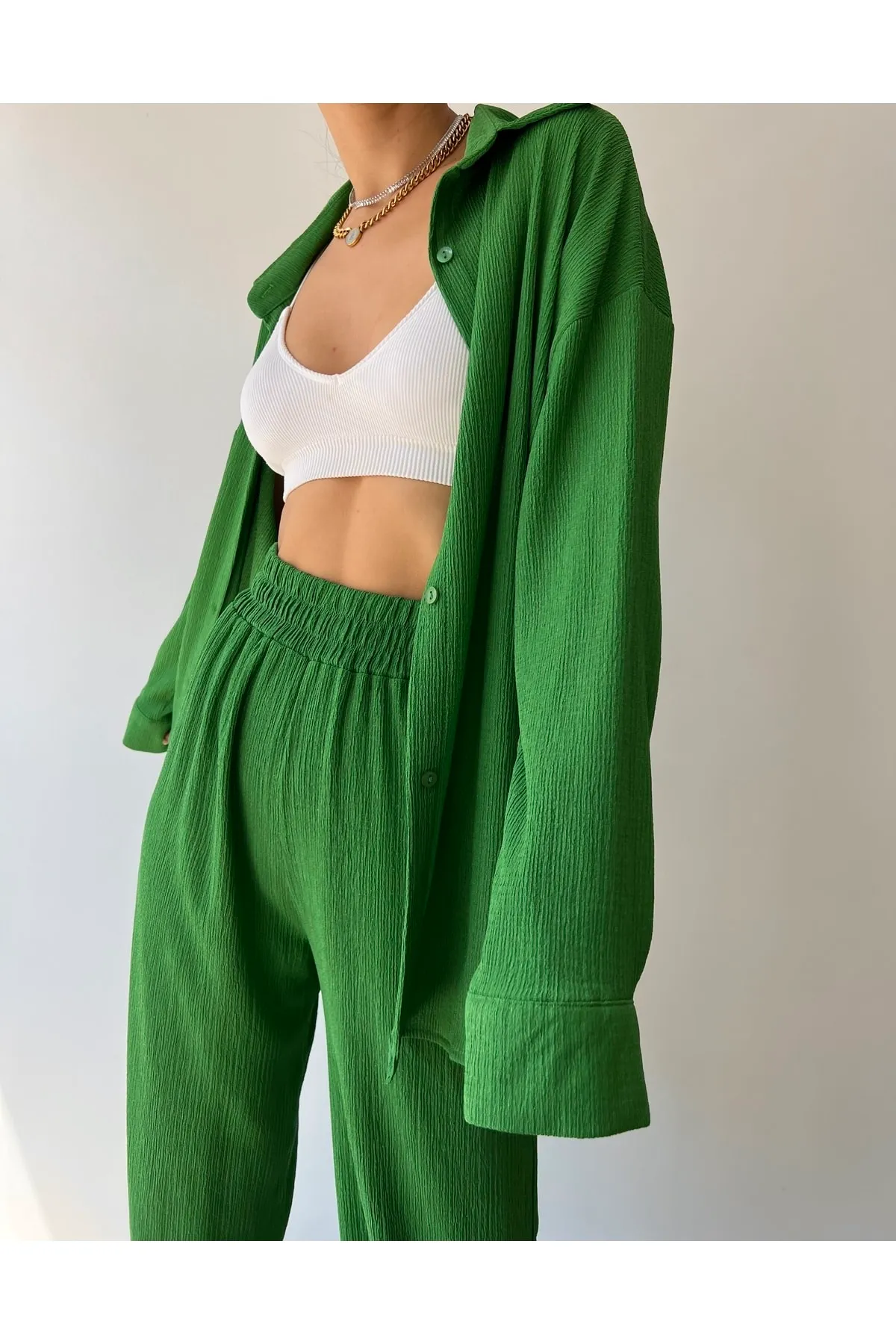 MCLLCTN  Capri Damen-Strickanzug in Grün