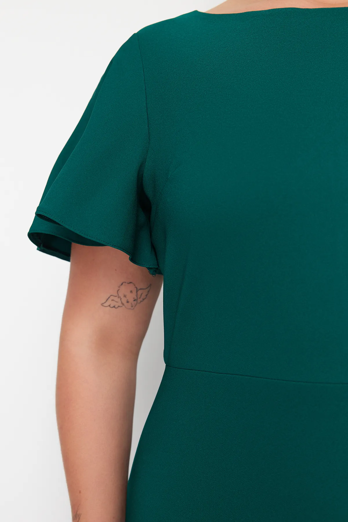 Trendyol Curve  Dunkelgrünes Finike-Webkleid in Übergröße