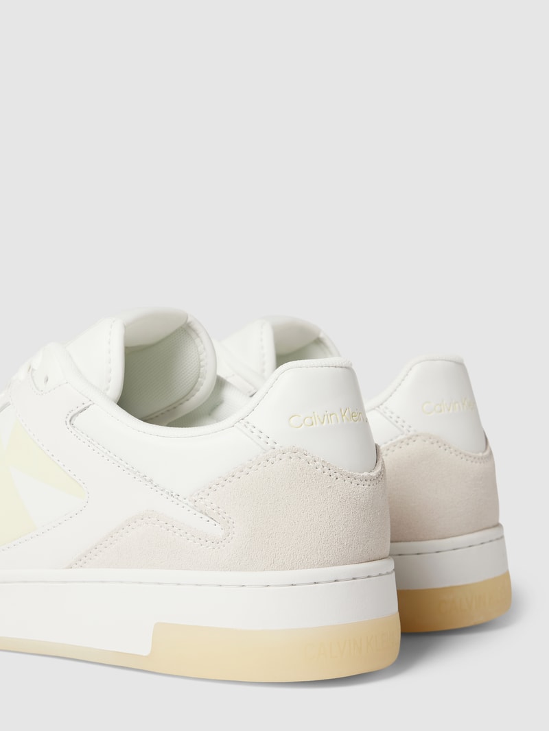 Sneaker aus Leder mit Label-Detail in weiss
