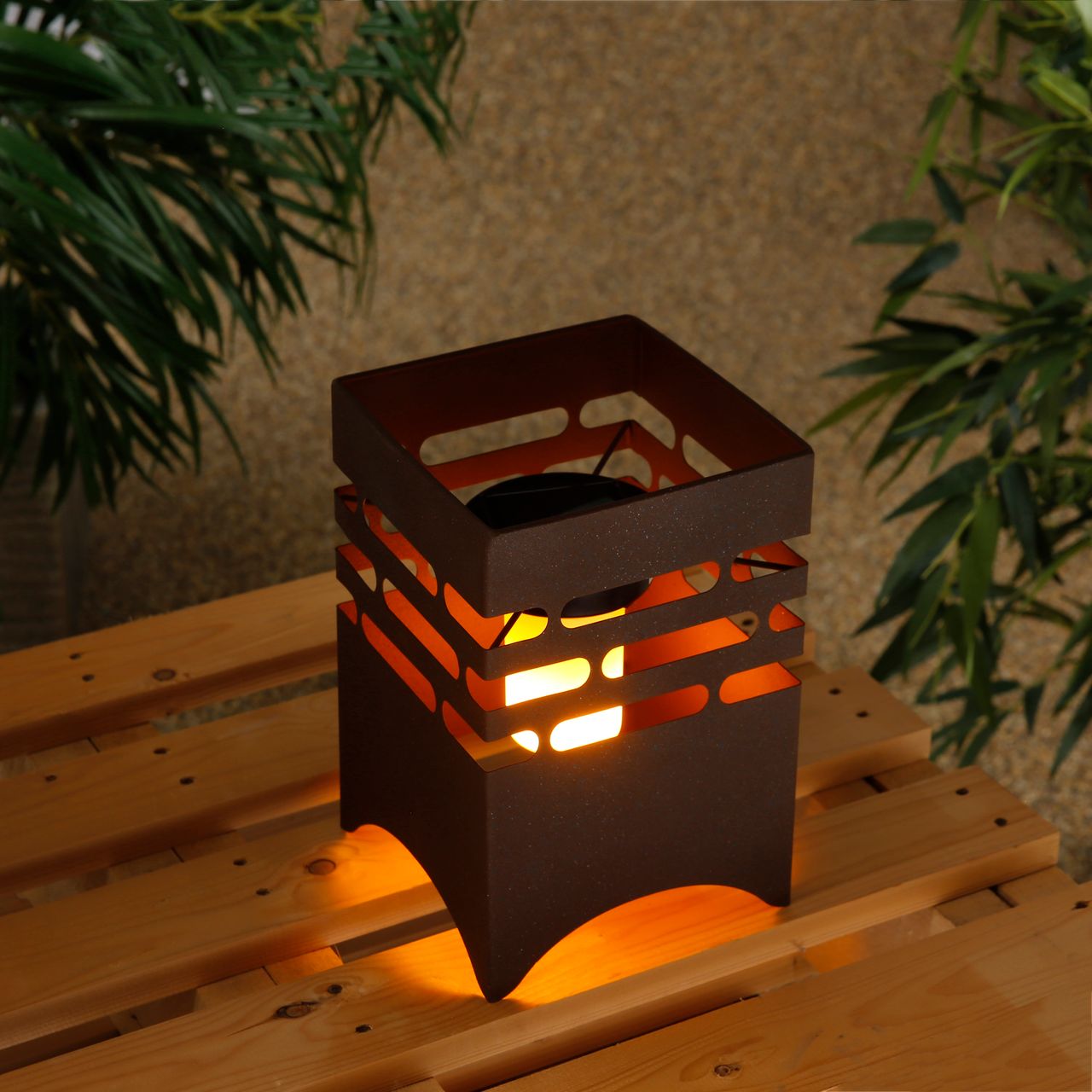 Gartenfreude AMARE Solar Garten Windlicht Feuerstelle in moderner Rostoptik Warmweiß mit Flammeneffekt, eckig, 15,5 x 15,5 x 23,5 cm, Dämmerungssensor