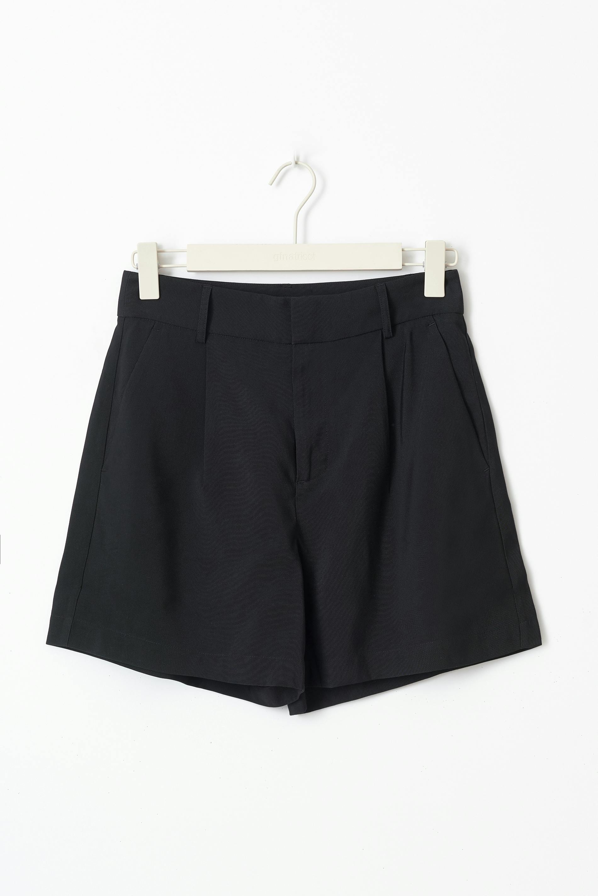 Tailored bermuda shorts