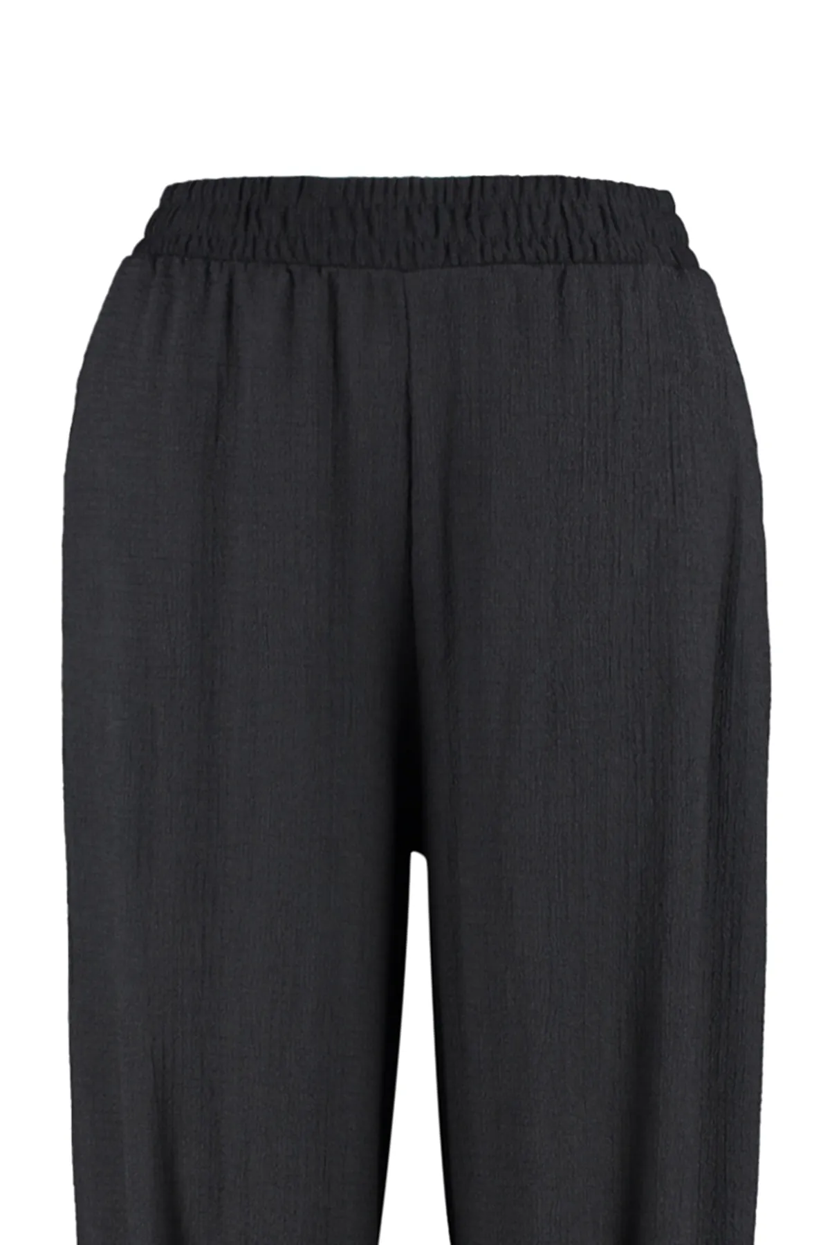 Trendyol Curve  Schwarze Karotten-Strickhose mit elastischem Bund TBBSS23AR00002
