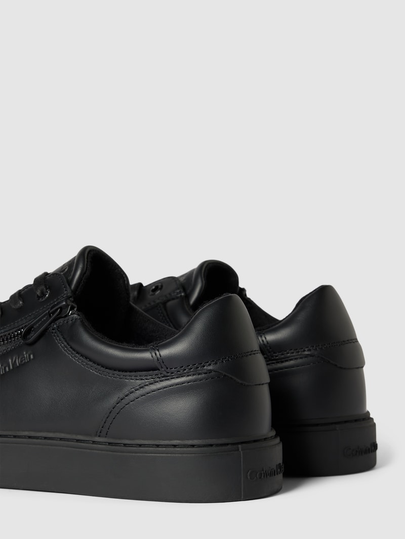 Sneaker mit Reißverschluss in schwarz