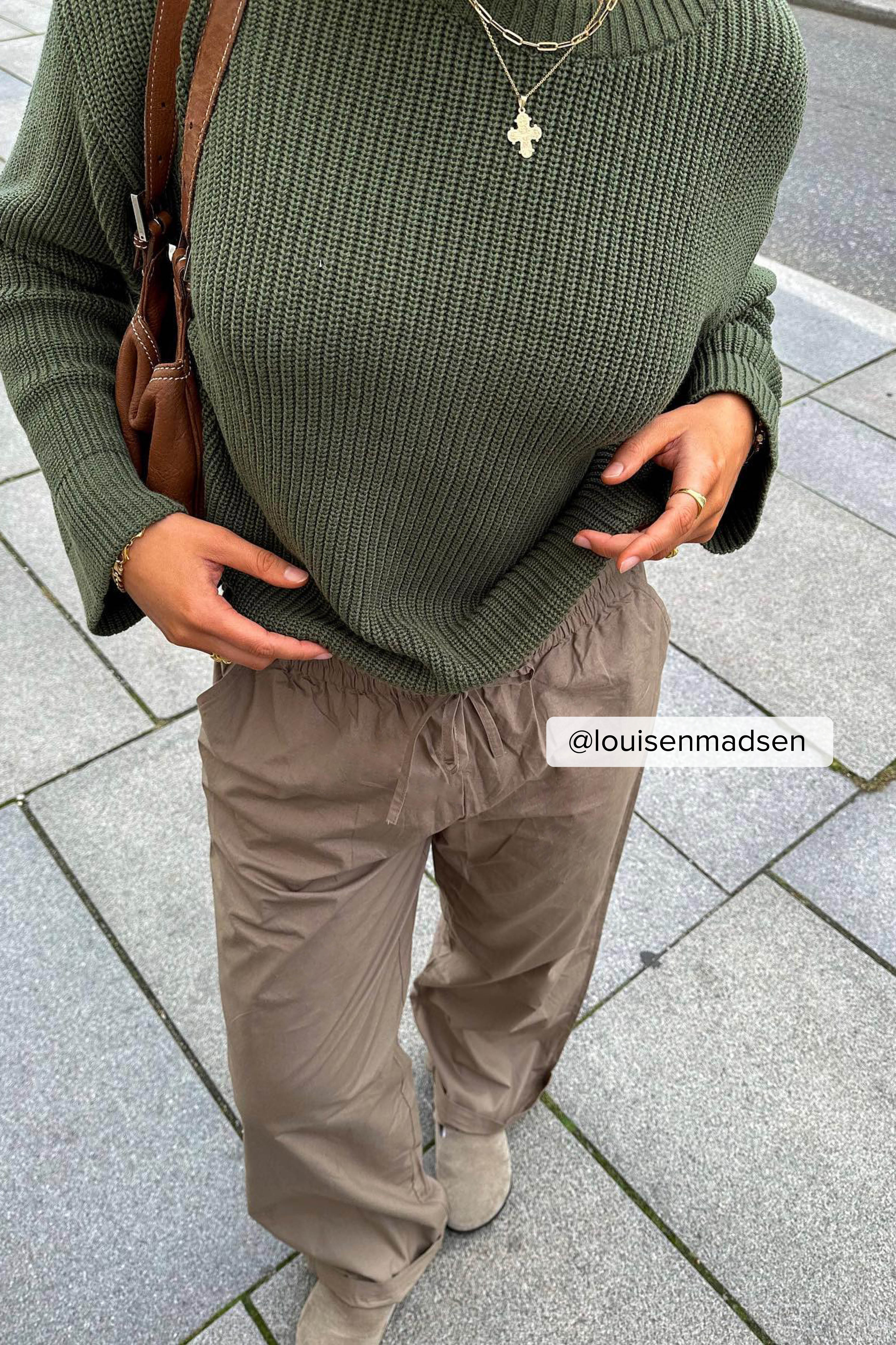 Rundhalsausschnitt Strickpullover