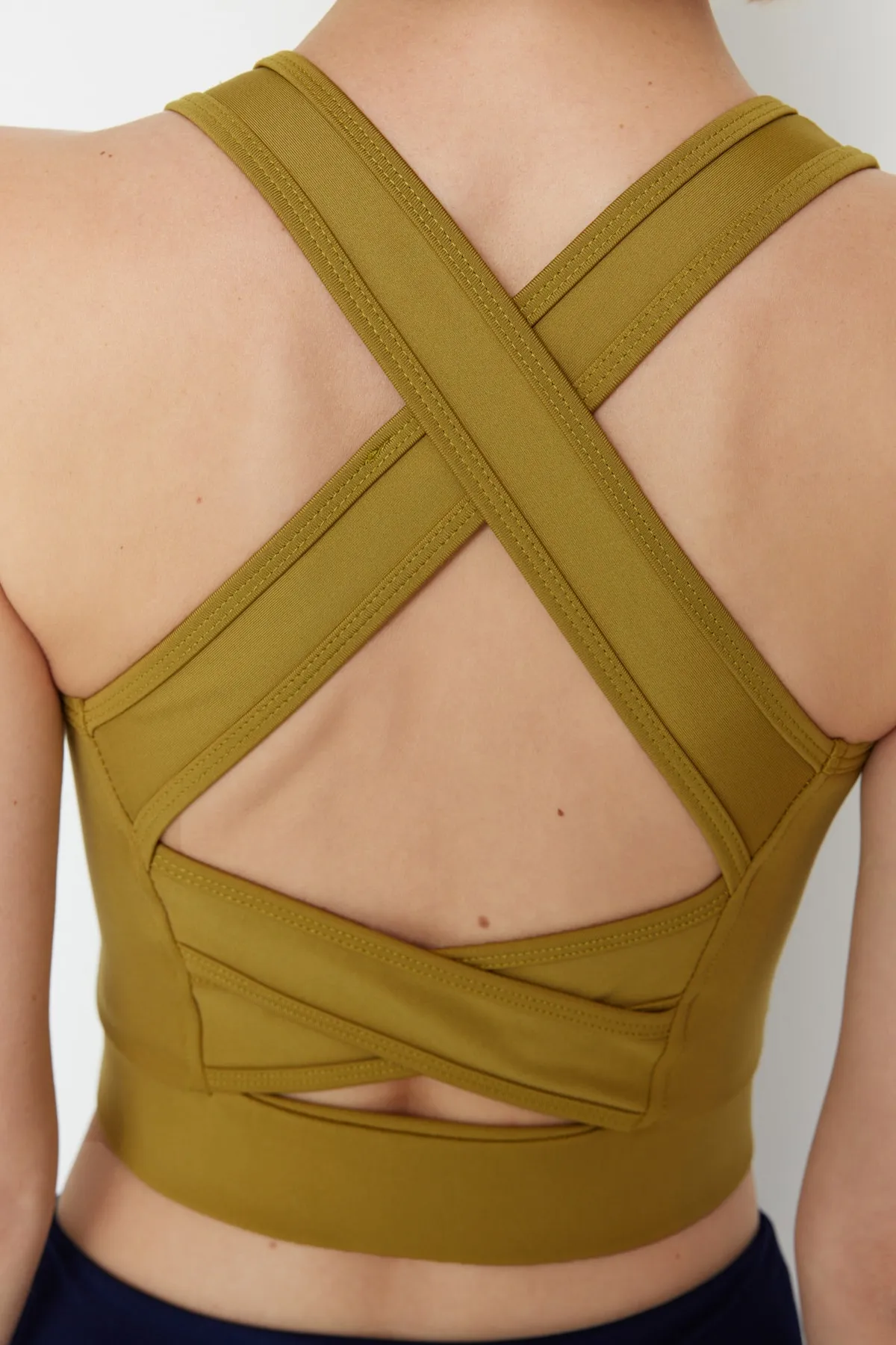 Trendyol Collection  Ölgrüner, unterstützter/formender Rückendetail, gestrickter Sport-BH mit quadratischem Kragen TWOSS22SS0040