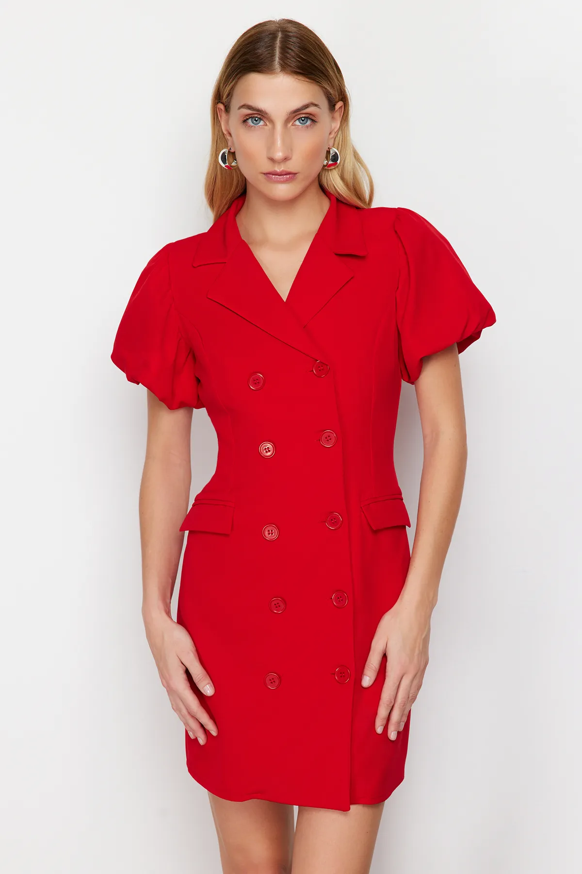 Trendyol Collection  Rotes, gewebtes Minikleid mit Ballonärmeln und Jackendetail TWOSS24EL00641