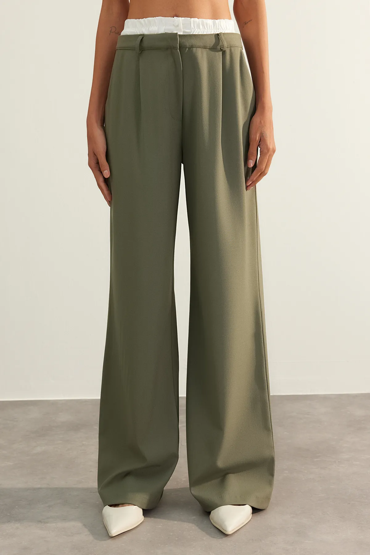 Trendyol Collection  Mintfarbene Limited Edition-Boxershorts mit weitem Beinbund, detaillierte Webhose TWOAW24PL00273