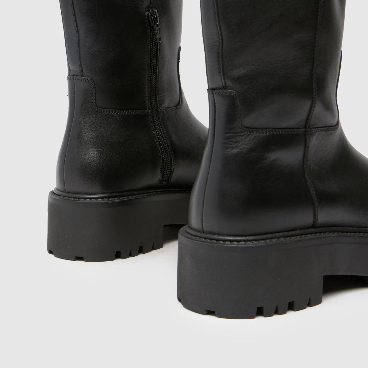 Schuh Darina – Svarta läderstövlar med dragkedja