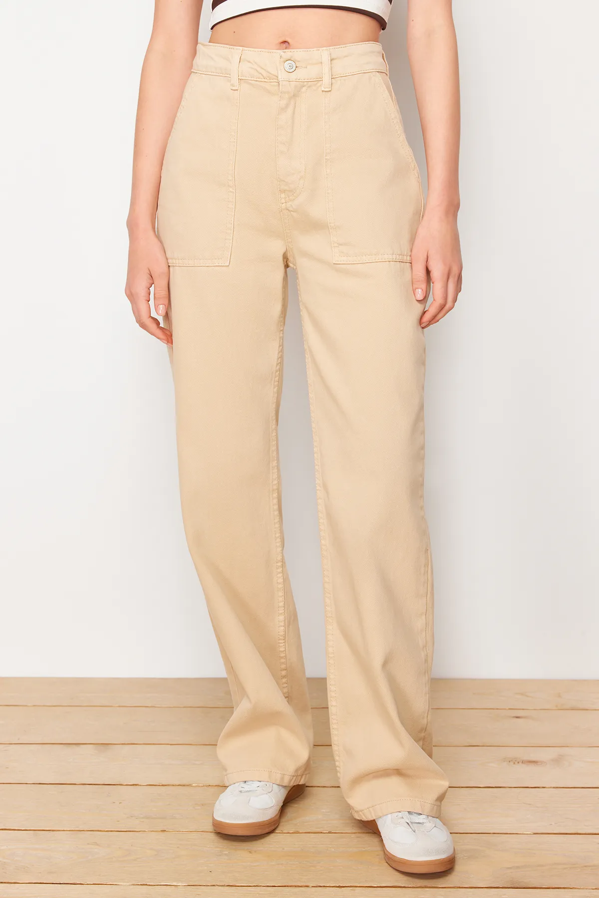 Trendyol Collection  Kamelfarbene Jeans mit hoher Taille und weitem Bein im 90er-Stil TWOAW22JE0595