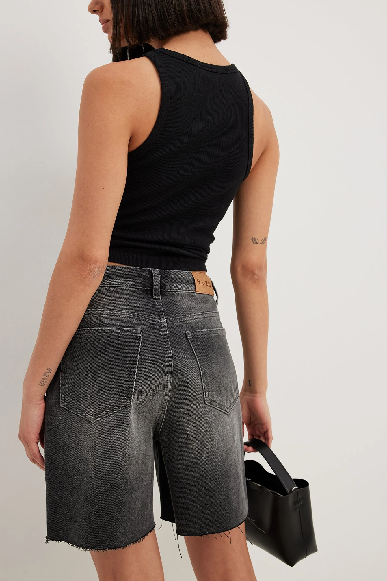 Hochtaillierte Denim-Shorts mit rohem Saum