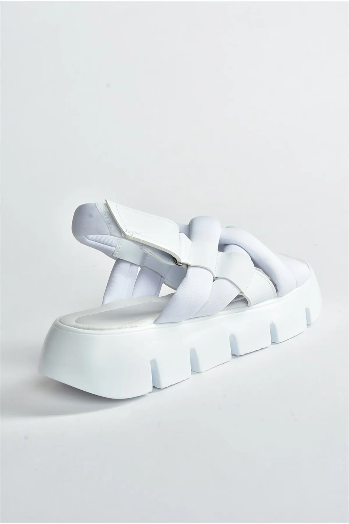 Fox Shoes  Weiße Stoff-Damensandalen mit dicker Sohle M267083104