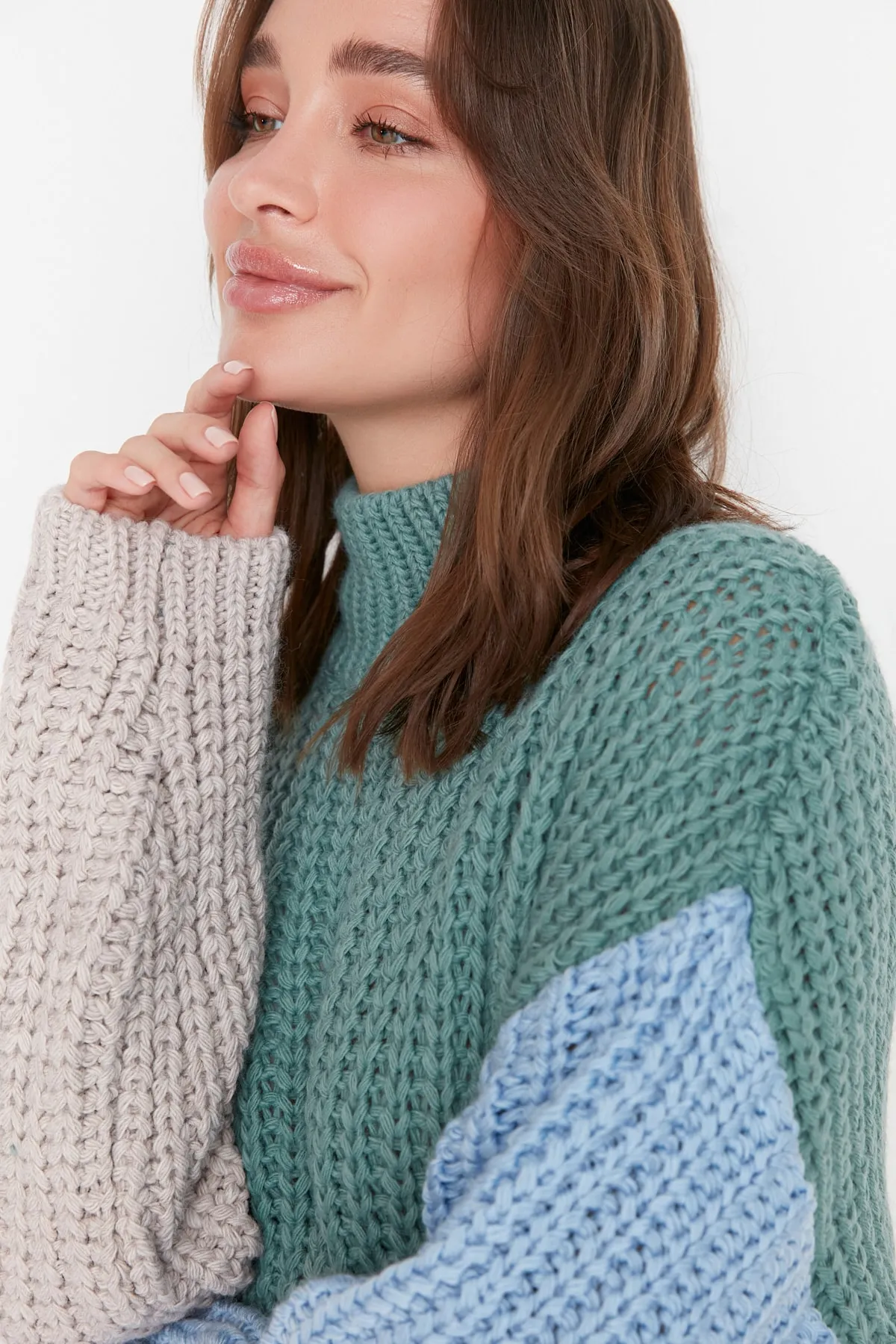 Trendyol Collection  Mintfarbener, weich strukturierter Strickpullover mit Farbblockdesign und weiter Passform TWOAW21KZ0271