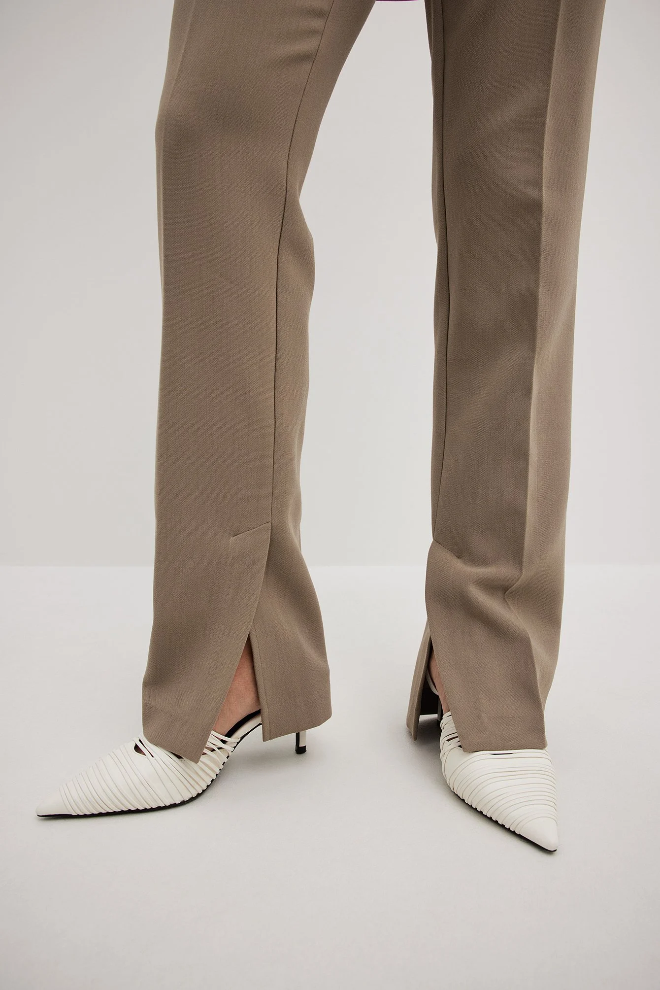 Gerade Hose mit Seitenschlitz