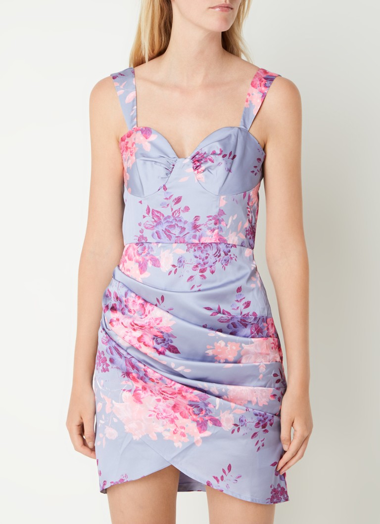 Rochie mini cu imprimeu floral de la Chi Chi London