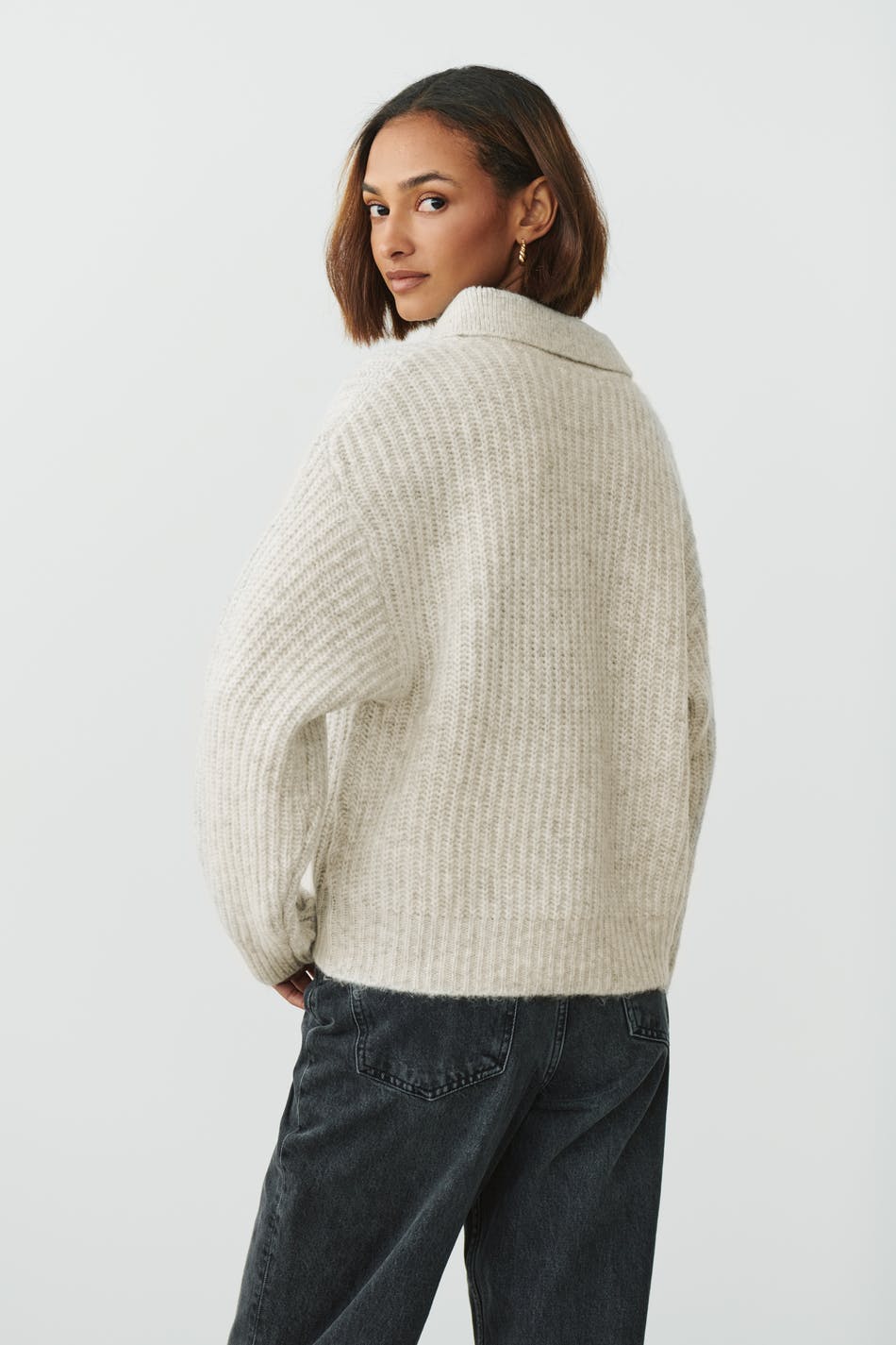 Collar knitted sweater