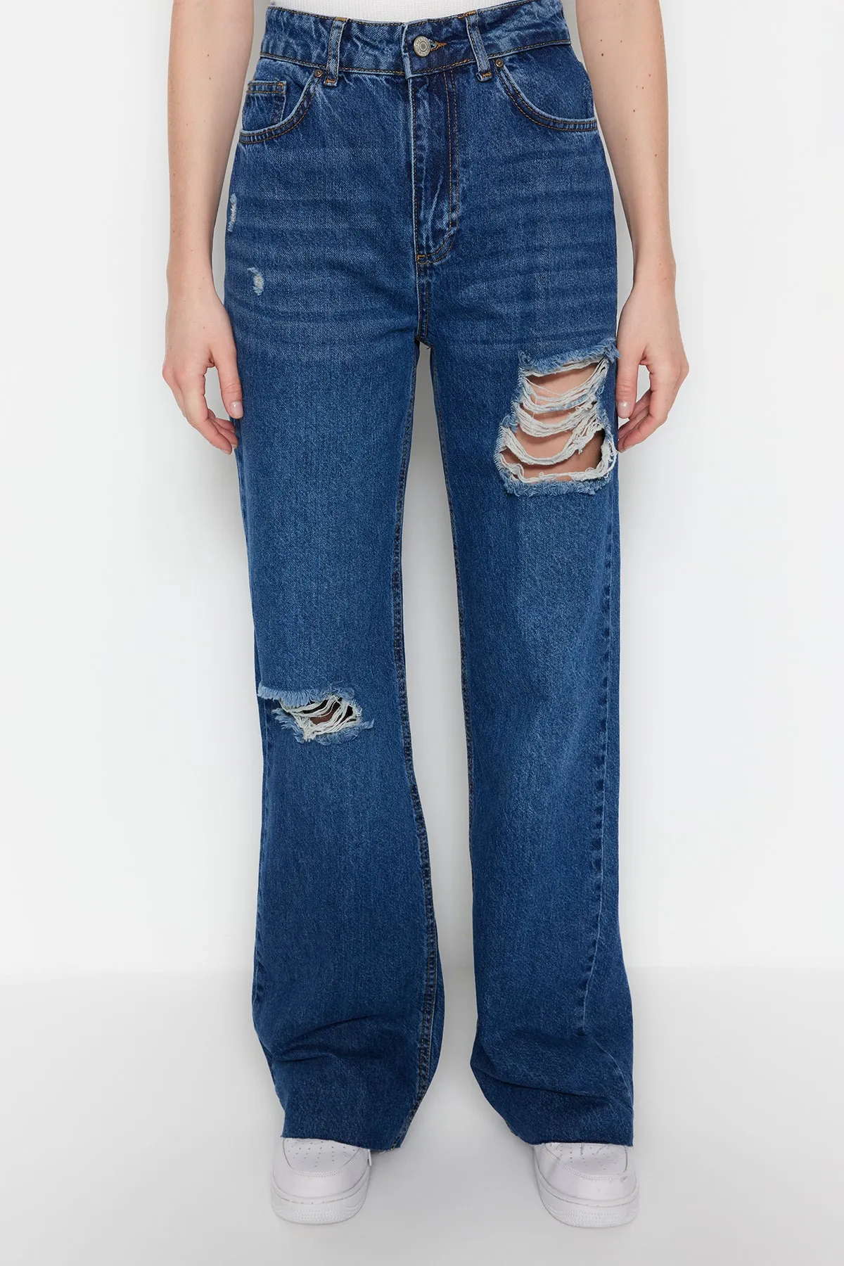 Trendyol Collection  Dunkelblaue zerrissene Jeans mit hoher Taille und weitem Bein TWOSS23JE00123