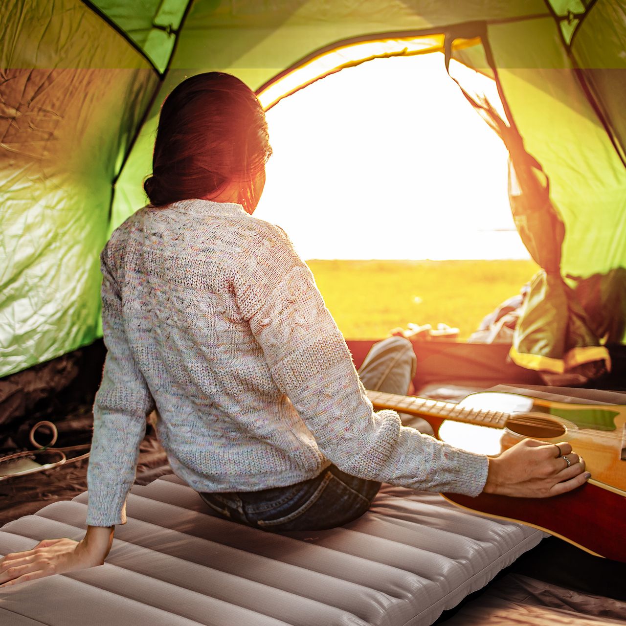 Outsunny Camping Isomatte, Luftmatratze mit Fußpumpe, Tragetasche, Khaki