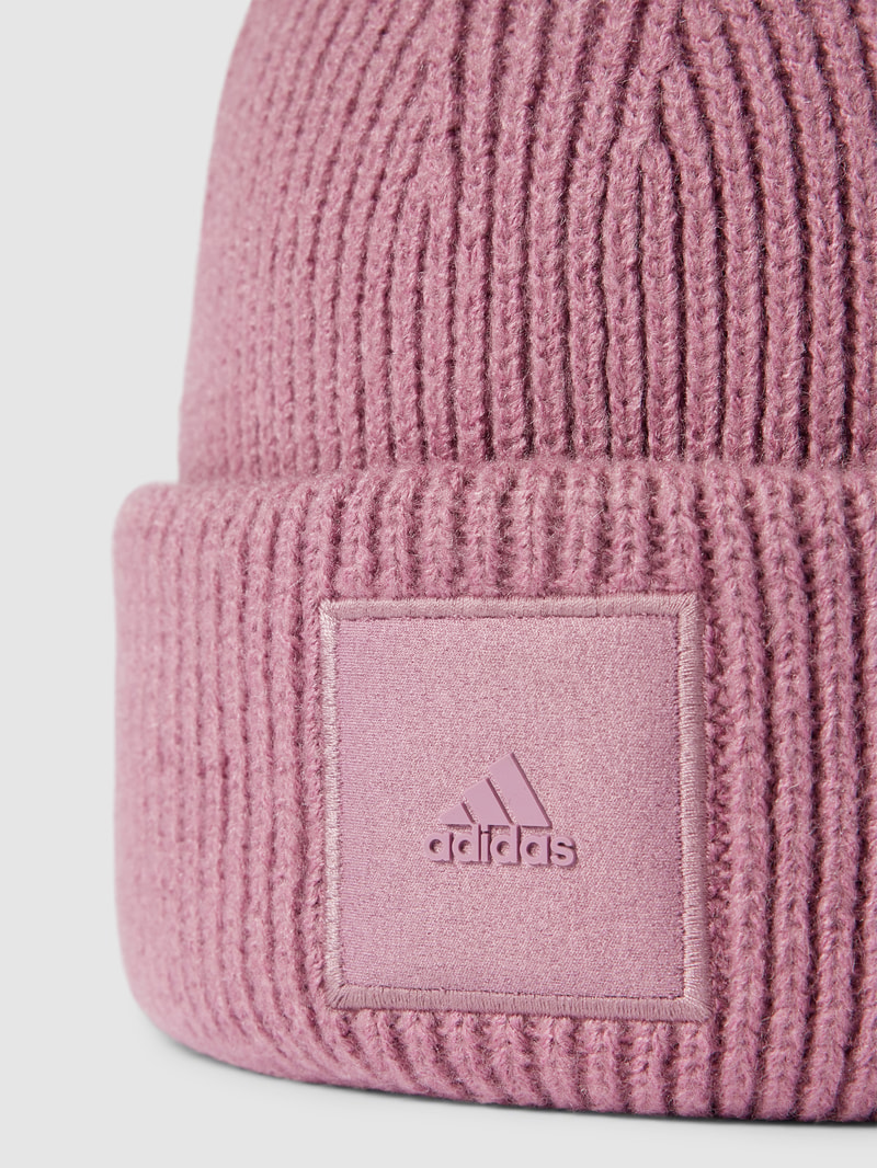Beanie mit Label-Patch in rosa