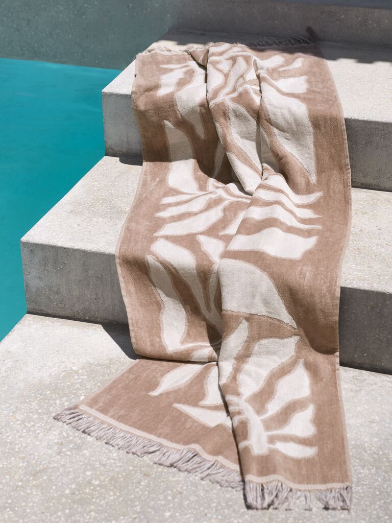 ROSENFORS gullfarget strandhåndkle 80x160 cm mørk sand