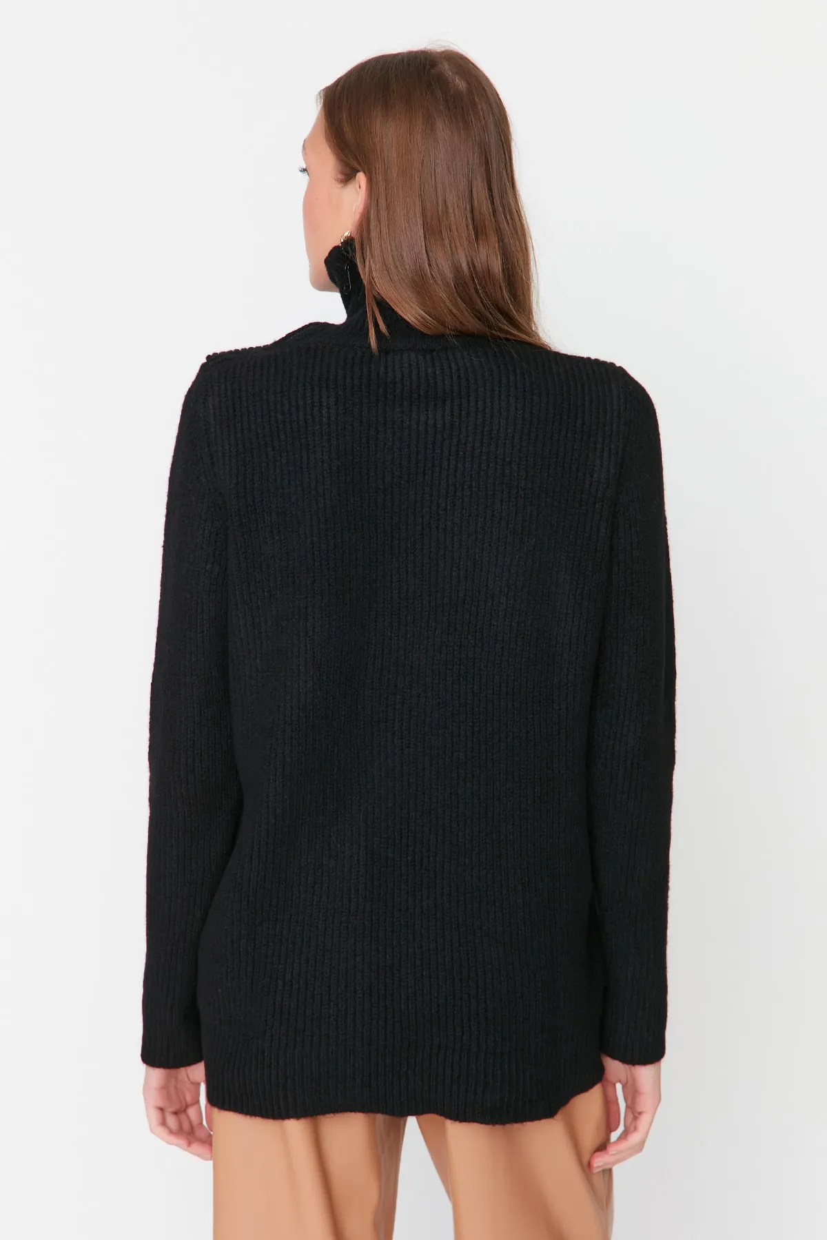 Trendyol Collection  Schwarzer Strickpullover mit Kragendetail TWOAW23KZ01105