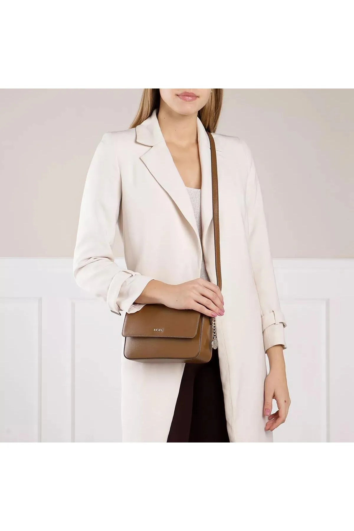 Dkny  Umhängetasche Bryant mit mittlerer Klappe, Karamell