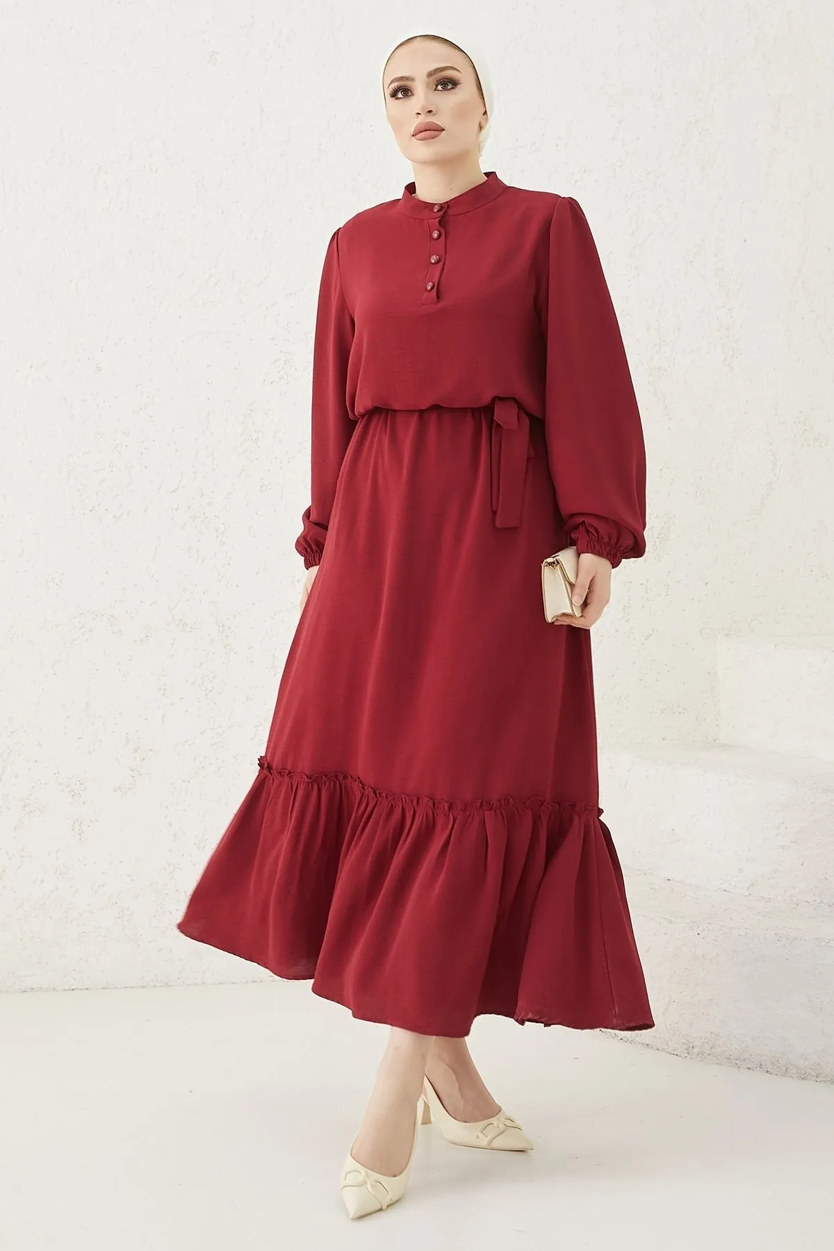 InStyle  Meyra Ayrobin Hijab-Kleid mit Knöpfen – Weinrot