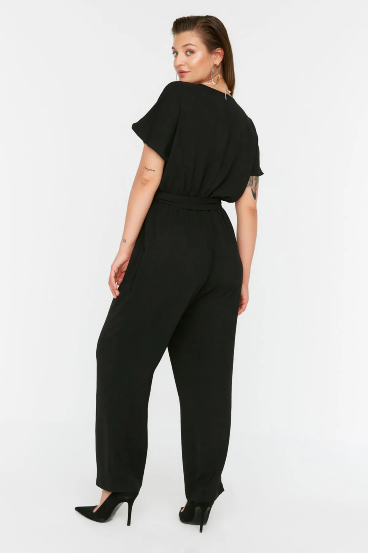 Trendyol Curve  Schwarzer Overall mit Gürtel TBSSS22TU0160