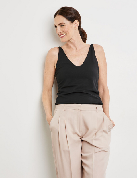 Basic Top mit Rückenausschnitt
