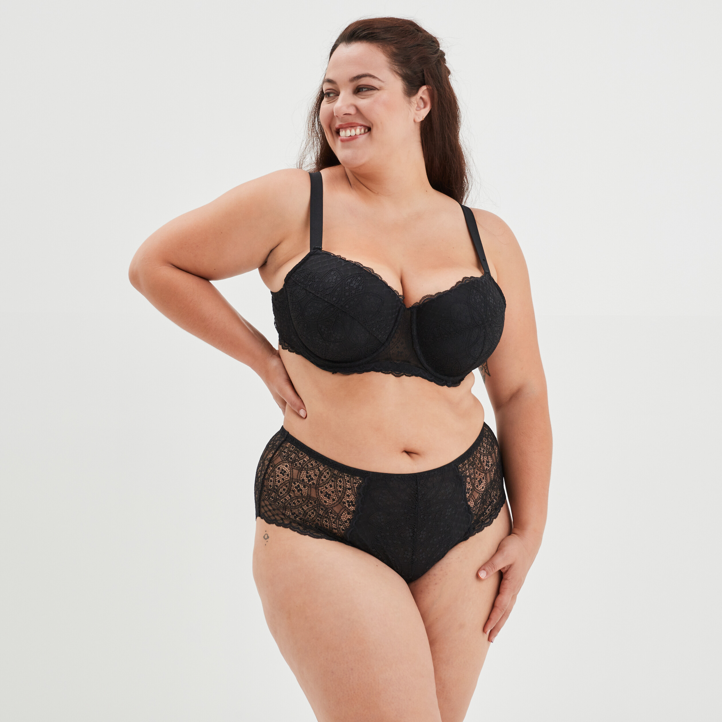 Shorty en dentelle Izzie noir femme grande taille | La Halle