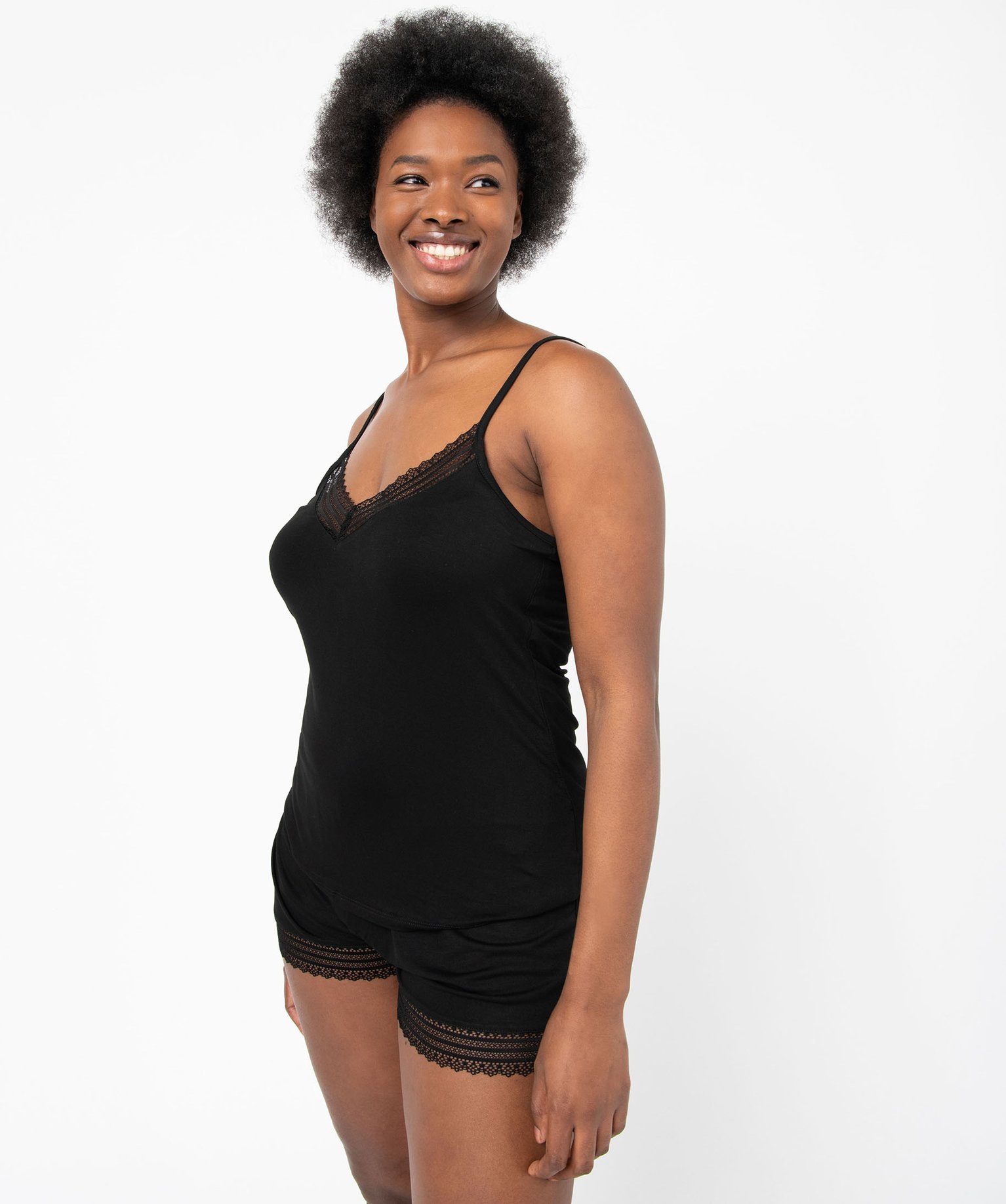 Short de pyjama femme en maille fluide avec bas en dentelle noir | GEMO